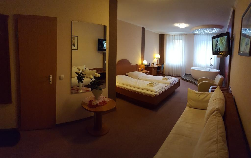 Kraeuterhotel & Restaurant Heidejaeger Mulmshorn Экстерьер фото